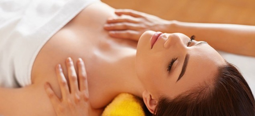 Massage toàn thân với tinh dầu cam