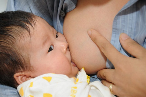 Thời gian bú mẹ càng lâu thì sự tương tác và thấu hiểu giữa mẹ và con càng lớn
